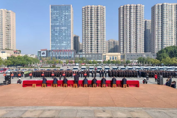 1784862577295389.jpg 3练兵表演.jpg